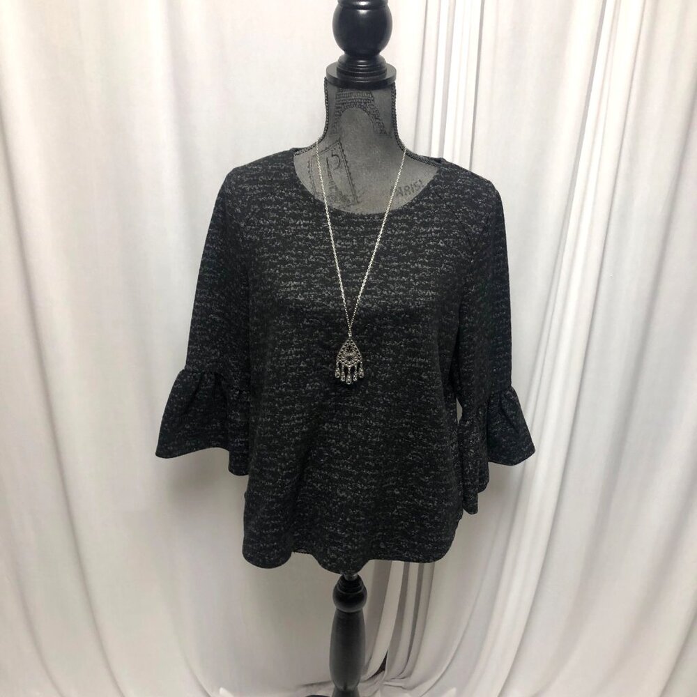 W5 Top Womens Size Medium Black Bell Sleeve Zippered Back Sweatshirt Comfy Chic